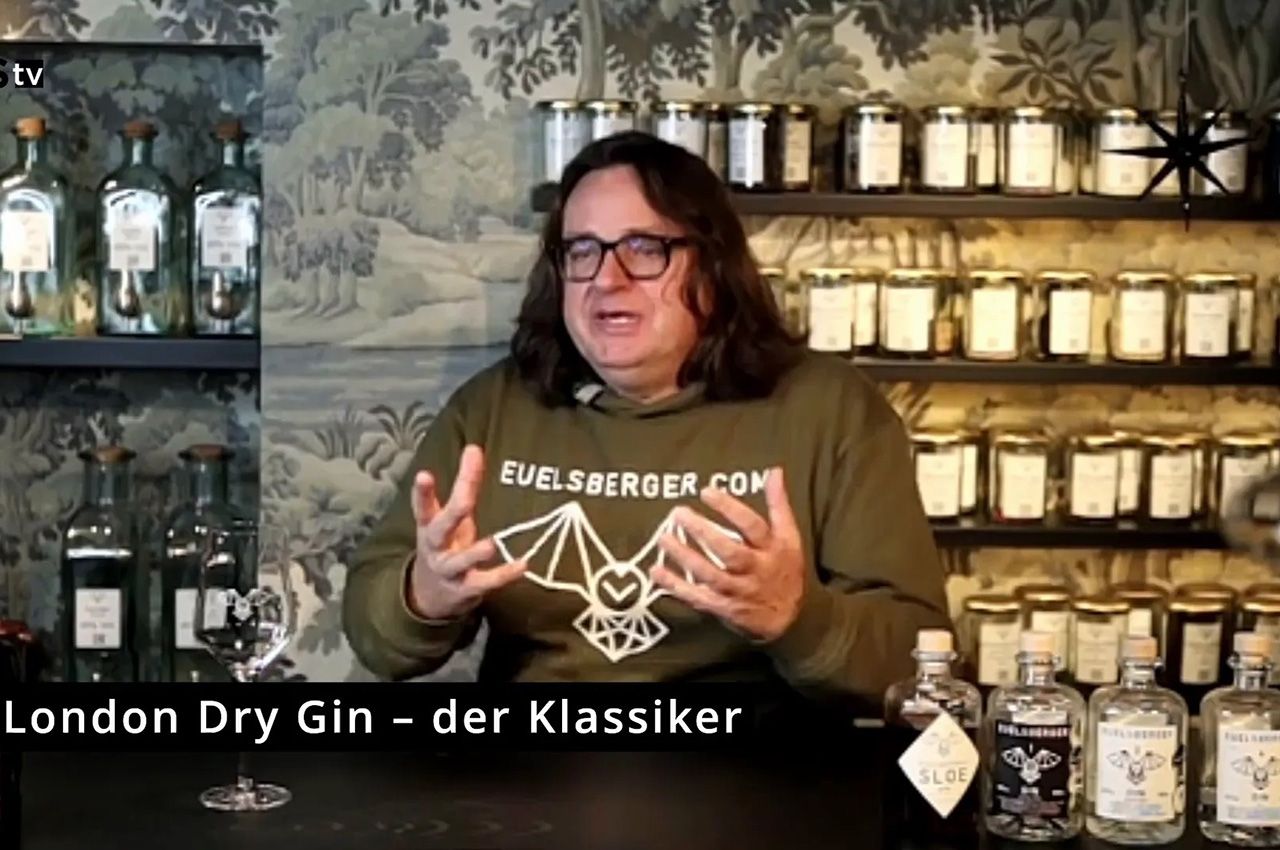 Discovering Gin: From Timeless Traditions to AI-Enhanced Craftsmanship